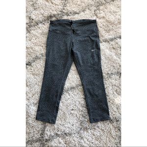 🆕*GREAT CONDITION* Nike Cropped Pants, S